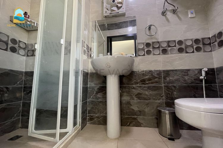 two bedroom apartment furnished new kawther hurghada bathroom (4)_result_d9b33_lg